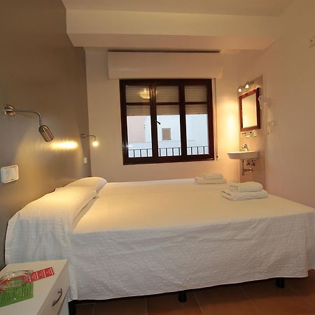 Hostal Ripoll Ibiza ภายนอก รูปภาพ