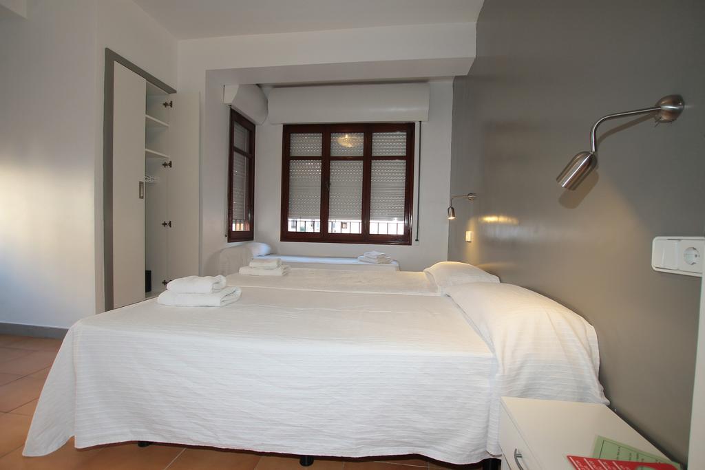 Hostal Ripoll Ibiza ภายนอก รูปภาพ